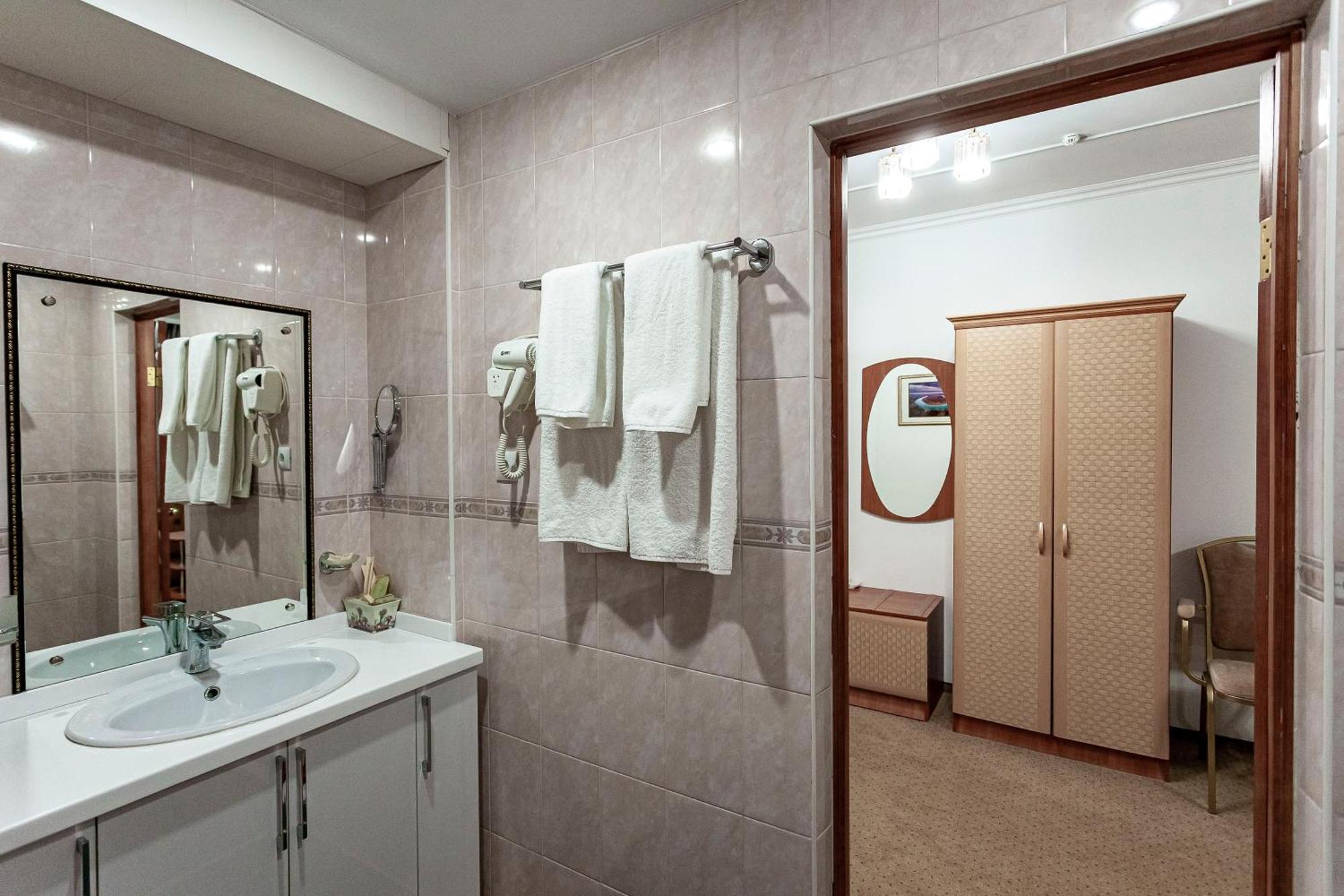 Kurmet Hotel Oral Exteriör bild