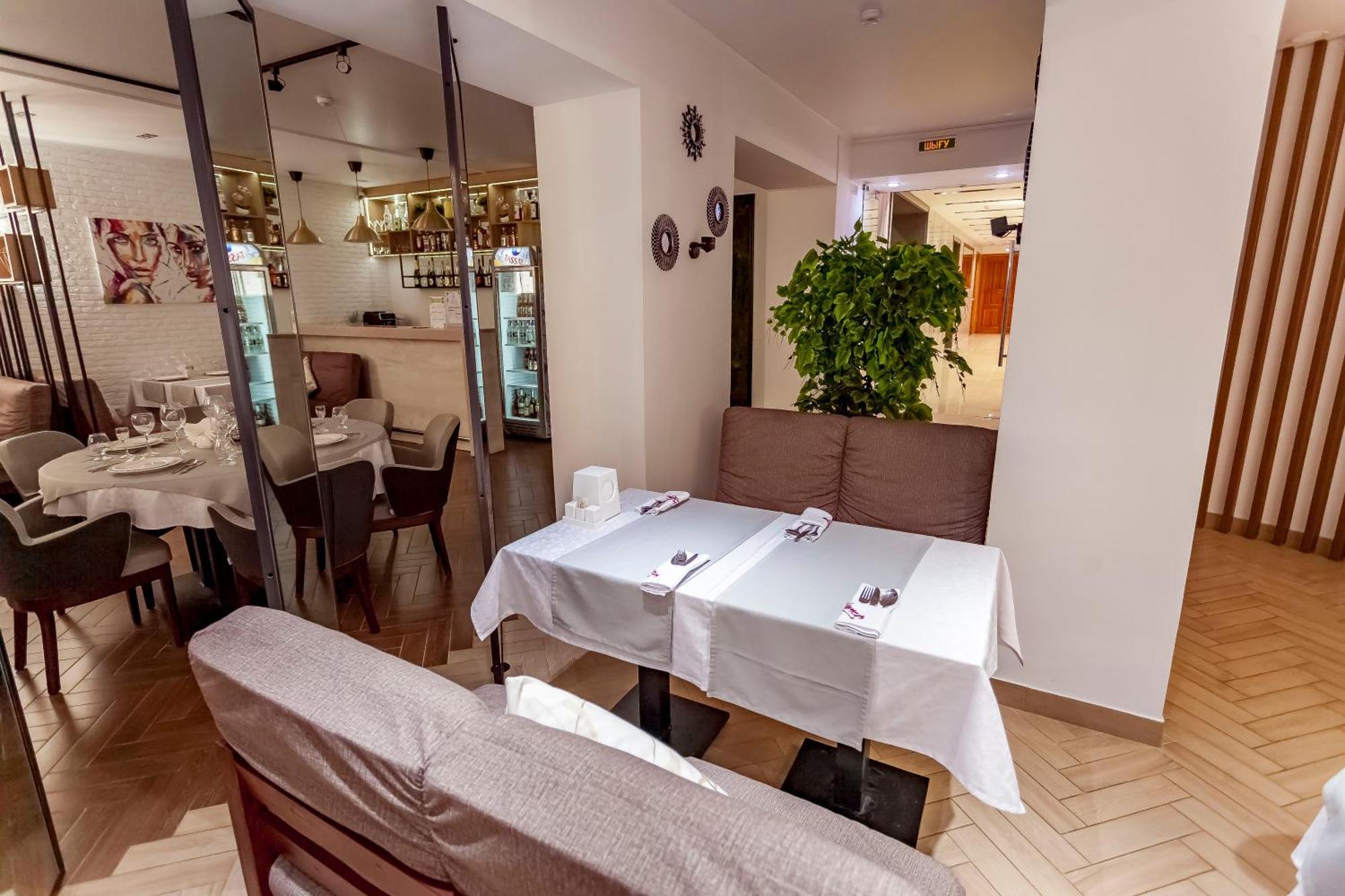Kurmet Hotel Oral Exteriör bild